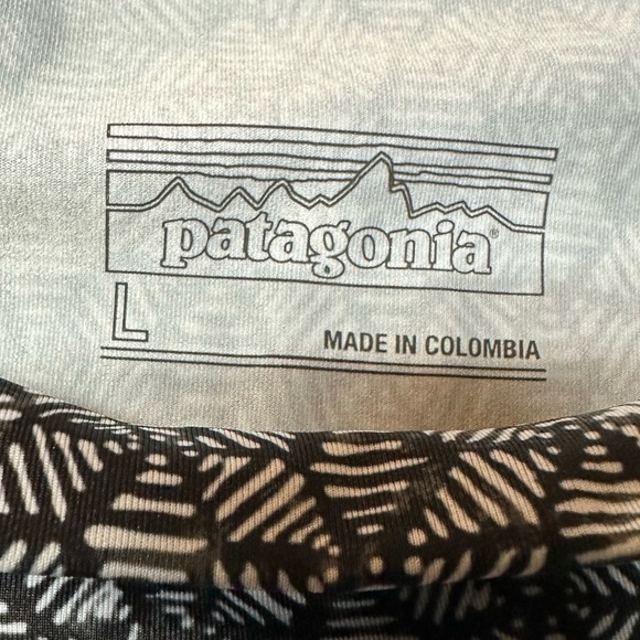 Patagonia Worn Wear Women’s Short-Sleeved Micro Swell Rashguard. Size Large - Picture 8 of 8